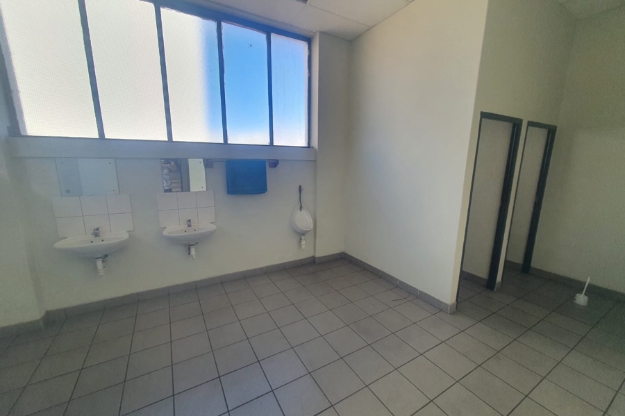 To Let commercial Property for Rent in Sidwell Eastern Cape